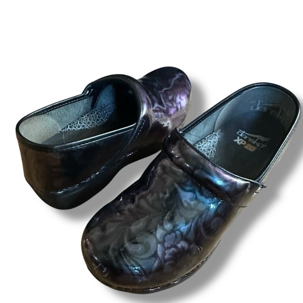 Dansko XP 2.0 Women's size 39 Clogs, Black  Embossed US 8.5-9